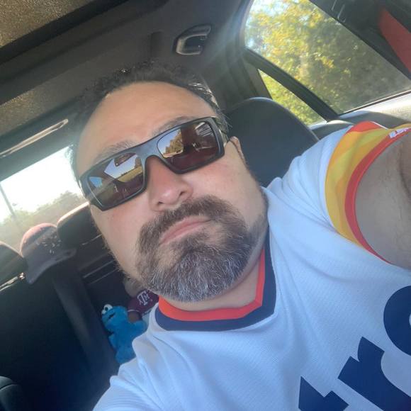 Meet your Posher, Ramiro - Picture 1 of 1